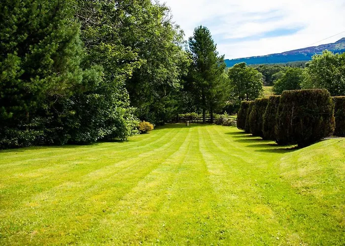 3 Bedroom Luxury Home, Hot Tub, Stunning Views Of Killin, Sitting On The River Dochart
